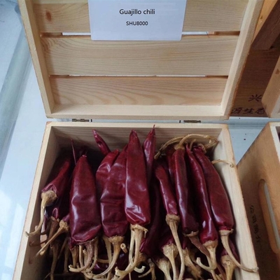 Yumuşak ve Derili Guajillo Biberleri 10-15 cm Kırmızı Paprika 25 Kg