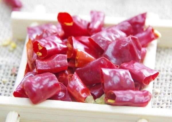 Güçlü Keskin Sanying Tianjing Kırmızı Biberleri 10/000-20/000 SHU Chili Aromalı